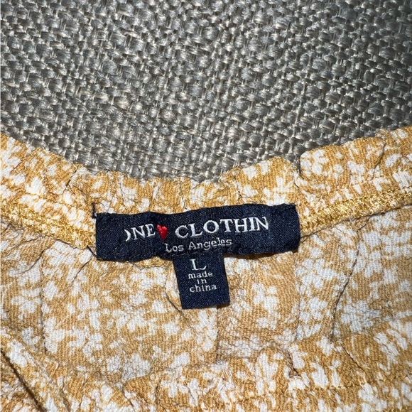 One ❤️ Clothing size large - Picture 2 of 4
